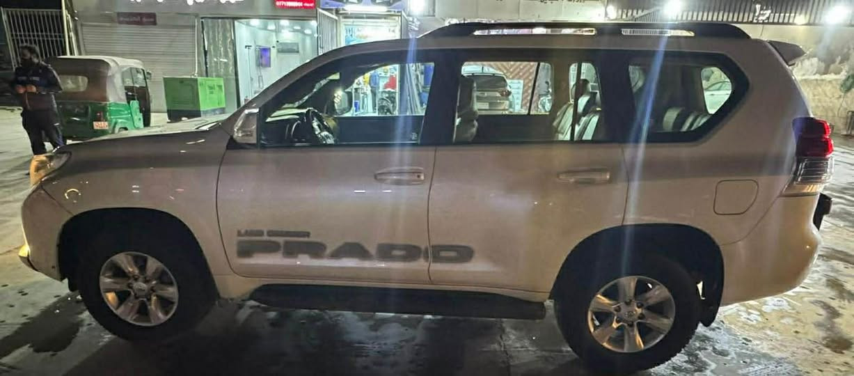 السلام عليكم ورحمة الله ، لبيع برادو 2011 (لبيع فقط بدون مراوس)ابيض (رقم بصره إنكليزي مميزه )كويتي فول 
السياره جديده ،
المواصفات فول ١/١ محرك 6 سلندر (4000) ، مكفوله كلشي حته دعاميات محرك كير كفاله على وضعيته الشركة ، صدر جديد + تخم تاير جديد + تخم دسكات ،ونعومته خير من الله ، الموصفات كويتي ، فول 
فتحه سلايت 
بصمه ونظام ترحيب ،
١٠ ايرباك ،
دبل تانكي ،
هوك خلفي ، تبريد 3 قطعه + ثلاجه وسطيه ، 
مري شفط كهربائي ، حساس خلفي مع كامره خلفيه ،
تحكم استيرن جهتين ،
كروز سرعه ،
داخل صاج ملكي دركه صاج ،
كشنات جلد  ،٧ راكب ، 
سبير  تعلليك ، 
دفع رباعي 4x4 ، (السعره 270 )وبيه مجال مكاني بغداد الكرادة ، اتصال او واتساب ***********
