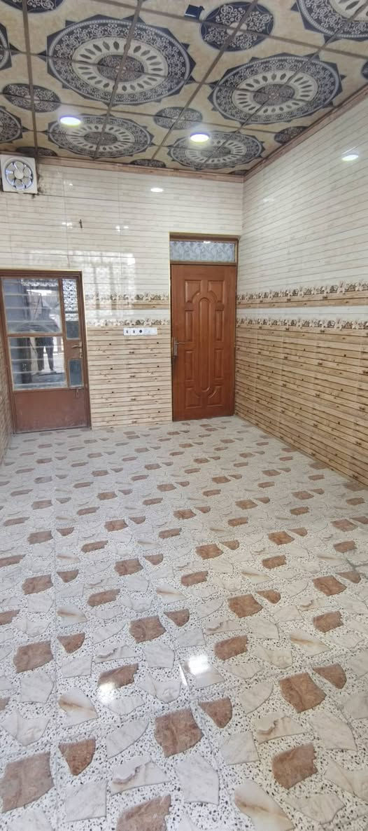 بيت للإيجار
• غرفتين نوم 
•صالة 
• مطبخ 
•ديوانية 
•صحيات 
• كراج واسع كما موضح في الفيديو 
العنوان سامراء حي المثنى خلف مدرسة أبطال العروبة 
للأستفسار ***********
***********
غير متواجد على الفيس بوك
