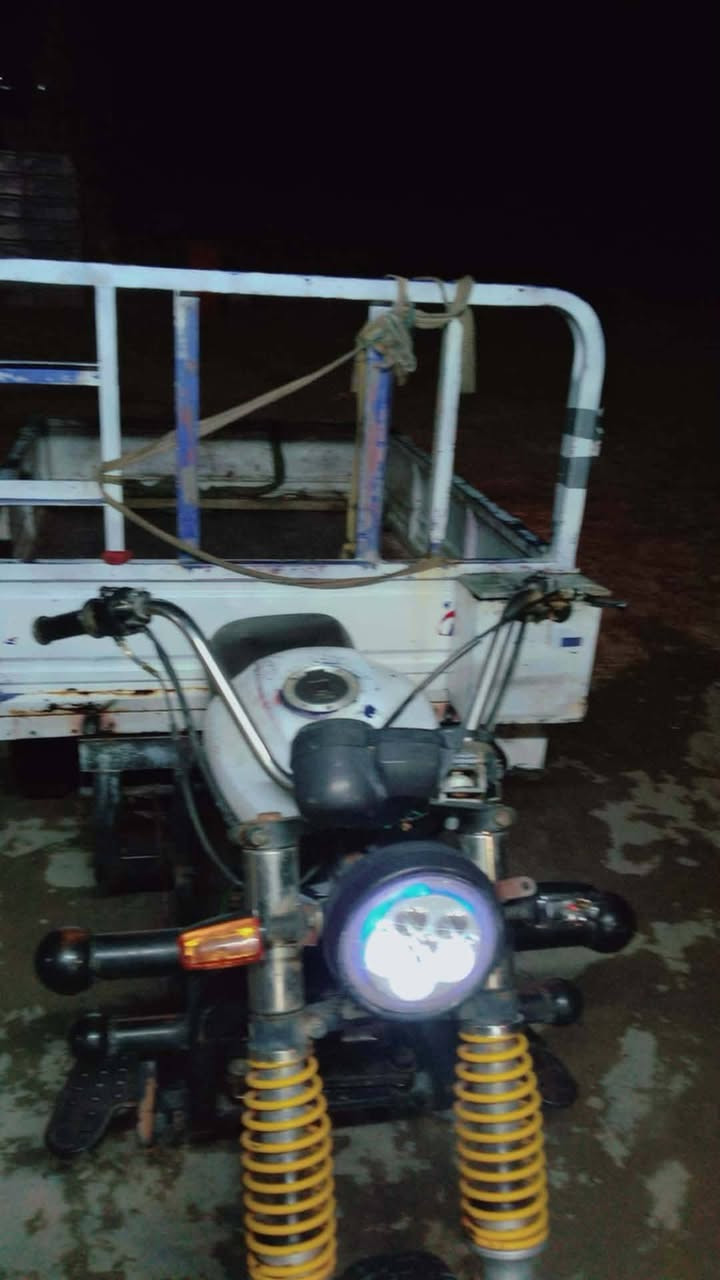 السلام عليكم شباب ستوتة دولفين موديل ١٨ اوراق ضايعة اتكلفها كافت شروط ستوتة شغلة عوزها باتري ولايت بدي نضيف شاصي بلادي بدون الحيم دبلات شغلة تخم تاير جديد  مكان بغداد النهروان شراي يتصل ويدلل اخون رجا الموشراي لايعلق *********** رجا الموشراي لايعلق ترة يسمع  الكلام موزين رجا
