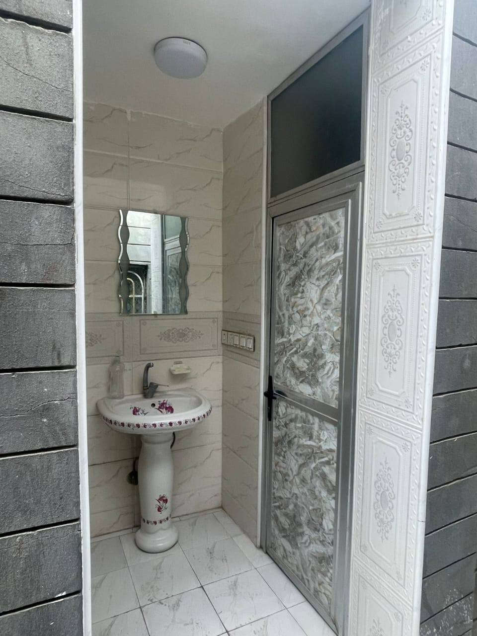 🌹.     السلام عليكم.    🌹

#بيع___مستعجل____بيع___مستعجل 

 🏠     #دار__للبيع   🏠

🌄🌅 #فضلا_وليس_أمرا_تابع_الصفحة_ليصلك_كل_جديد

🌐#الموقع : #موقع_راقي_جدا

🟥🟥#الدلالية____بذمة__الطرفين

#الهاشمية ⬅️ قريب جدا على شارع الهاشمية الحمزة ⬅️

🟩 التفاصيل 🔻🔻

🟦النوع : #طابو__صرف

🟦المساحة : 250 متر.

🟦البيت نظيف ومرتب. 

🌌 البناء : طابوق ⬅️ والسقف صب كونكريت.

🌌 جميع الخدمات متوفرة 

⬅️⬅️التفاصيل   :👇

🌌🏞️ البيت متكون من طابقين 

♓♒. الطابق الاول يحتوي على  :

🌌 غرفة نوم عدد(2)

🌌 استقبال.

🌌 صالة

🟥 مطبخ

🚾كراج سيارة. 

🚾مجمع صحيات داخلية .

🚾 مجمع صحيات خارجية.

♓♓الطابق الثاني يحتوي على :

🌠غرفة نوم عدد ( 2 ).

🌠صالة.

🌠مطبخ.

🌠صحيات.

🟥#لانسمح_بنسخ_المنشور
👇👇
🔚🔚 السعر  ؛ اكتب تم⬅️ ويجيبك السعر على الخاص و بخدمتكم. 
👇👇👇

للاستفسار اكثر يرجى زيارة مكتب دلالية الرياحين للعقار   

#الكائن الحمزة الغربي ⬅️حي العسكري على الشارع الرئيسي قرب مكتب الأخوين للانترنيت مقابيل المدارس. 
                         
                 أو 

  ☎️ الاتصال على الارقام الموجودة 

                         ***********. ☎️ واتساب 

                        ***********.  ☎️ واتساب 

                       ***********.  ☎️ واتساب 

☎️🌌للأعلان والترويج عن عقاراتكم يرجى مراسلة الصفحة أو مراسلة خدمة الزبائن واتساب. ***********☎️
