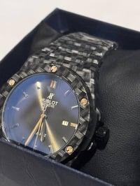 هوبلوت • مينا برونزي • ورن ثقيل