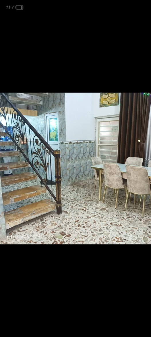 سلام عليكم بيت للبيع مساحه ١٠٠م واجهه ١٠م كربلاء قرب قنطرة السلام داخل فرع حلويات علي الشكرجي الي مقابل جسر المشاة يبعد عن الشارع العام ٢٠٠ متر و عن العتبة الحسينية ٦ دقائق بالسيارة البيت طابق واحد بناء ٢٠١٨ نظيف جدا احلى من الصور نوع العقار طابو زراعي سند ٢٥ السعر ٧٥ مليون رقم صاحب الدار *********** الحاج ابو زهراء
