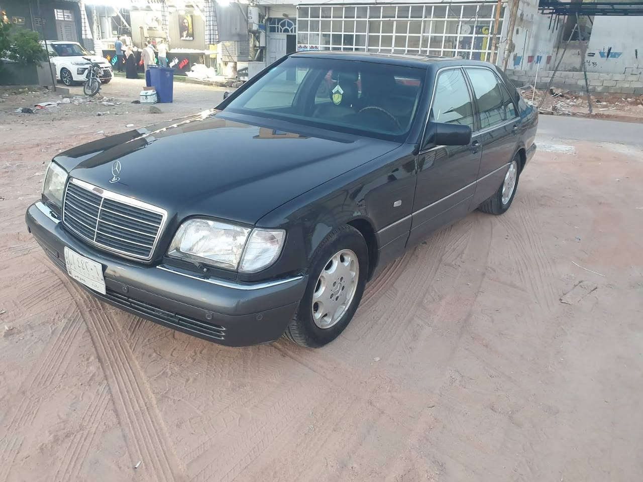 مرسيدس شبح 1992 حجم 320SEL محرك 6 سلندر رقم بغداد مشروع وطني بأسمي سنوية 2029 السيارة نظيفة جداً فول مواصفات صبغ عام ومكفولة من أي حادث، جاهزة من كل النواحي علما ان السايرة عندي من سنة 2018 يعني صارلها 8 سنوان.

المواصفات:
محرك قوي مكفول مع الكير
سلايد روف جام
ايربكات سليمة
تبريد ممتاز
ويلات 16 بلادي تخم تاير
وضعيات قيادة سبورت وعادي وأوتو
ستارة خلفية كهرباء
كشنات جلد كهرباء
ذاكرة كشنات ثلاث وضعيات
السعر 82 ورقة وبيها مجال
للاستفسار: ***********

