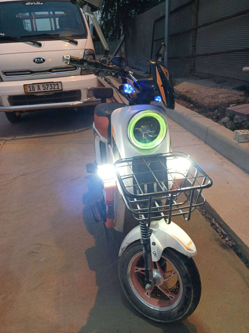 بايسكل شحن
اضويه led امامي و خلفي
 صندوق
شاشة سرعه و شحن
4 سرع
تشغيل عن بعد
بصمة اصبع+شاحنة
الشحن يطول 35 كيلو
السرعة 60 حقيقي
السعر 450
مكاني حلة شارع 80 كربلاء قرب مجمع السلام 
***********
