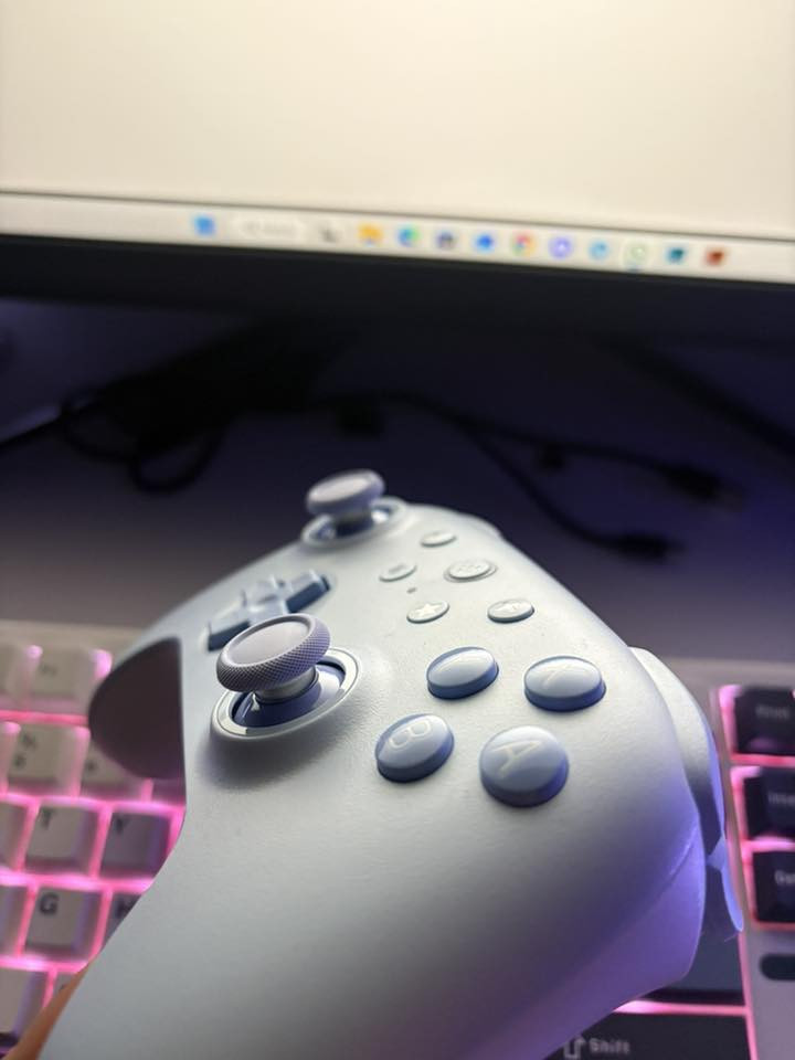 يدة كيمنك وايرلس للبيع جديدة ممستعملة
بدون كارتونه فقط يدة وكيبل 
يدة وايرلس 
ب 30 الف 
 بغداد. ***********
