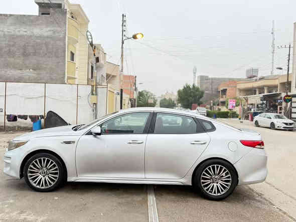 السلام عليكم
للبيع كيا اوبتما موديل 2016 
رقم اربيل الدولي باسمي تحويل مباشر هزه وسنويه جديده 
حادثها جاملغ وبنيد وهنا بالعراق صار بيها صبغ ماشر عليه بالصور 
طاك ايرباك ستيرن 
كير مكينه كلش نضيفات 
صدر جديد
تخم تاير جديد
تبريد ثلج 
السعر 115 وبيها مجال بسيط 
للاتصال ***********
مكان السياره بغداد حي الجهاد حي الحسين
