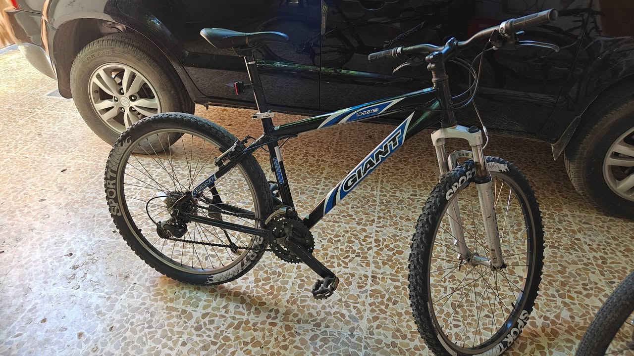 للبيع دراجة ماركة GIANT
ماركه عالميه 
السعر 145 وبي مجال بسيط للطيبين


**إذا كنت صاحب هذا الإعلان وتريد حذفه لأي سبب، رجاءا أرسل رسالة إلى الدعم الفني**