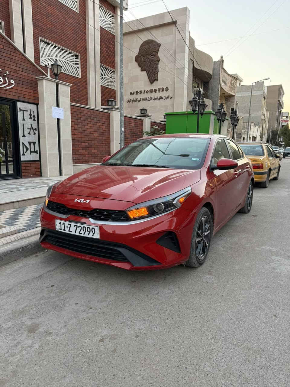 السلام عليكم
من رخصة الادمن كيا فورتي ٢٠٢٣ محرك ٢٠٠٠ 

دوش ماشيه ٤٨ الف ميل رقم بغداد إنكليزي 
السعر 165 وبيه مجال 
حادث دعامية خلفية ونفسها صلحتها وفقط باللية شوية لبيل واحد السيارة قطرة صبغ مابيها السيارة وين متريد افحص وصور الحادث كدامك وعندي سونار بيها والسيارة بسمي واني رقمتها 

المواصفات شاشه كامره تحكم استيرن رادار انظمه سرعة ويل كب السعر وبيها مجال للطيبين الأتصال ***********
