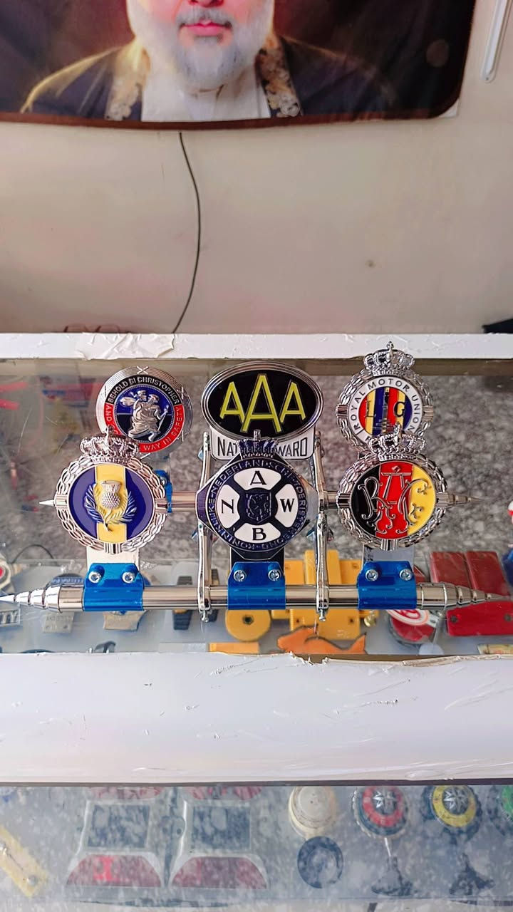 السلام عليكم توج وبوري للبيع متوفر كميه عنوان بابل متوفر توصيل جميع المحافضات🚚🚚 للاستفسار ***********
