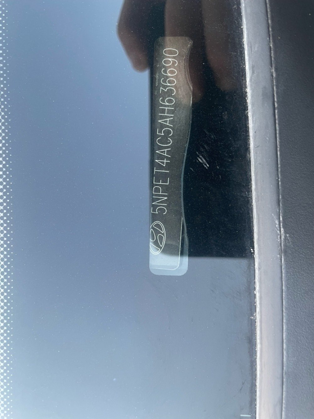 � للبيع – هيونداي سوناتا 2010

سيارة نظيفة وتستاهل المعاينة 👌

	•	📅 الموديل: 2010
	•	🇺🇸 الوارد: أمريكي
	•	⚙️ المحرك: 2400 سي سي
	•	🔄 القير: أوتوماتيك
	•	⛽ كابون بنزين
	•	🔧 الحالة الميكانيكية: ممتازة
	•	🧰 الصيانة: تبديل قطع أصلية شركة
	•	🛠️ الضرر: صندوق بارد فقط
	•	🔩 السيارة كاملة وما ناقصها برغي
	•	🚗 جاهزة للاستخدام اليومي بدون صرف


📍 مكان السيارة: الموصل
