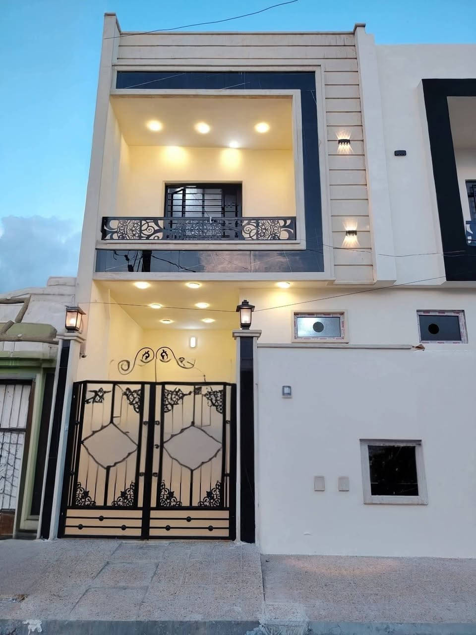 بيت للبيع موصل حي الانتصار خلف صيدليه الميار مساحه 100 متر فول مواصفات بناء حديث ملك صرف سند طابو الزهور سند حديث طابق ونص زيرو ما مسكون استلام فوري السعر والاستفسار الاتصال على هذا الرقم مكتب ابو خالد العقار شارع 60 مقابل سنتر الانتصار اكثر استفسارا على الارقام التاليه ***********رقم***********
