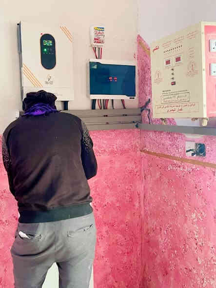 نبدأ بل صلاة على محمد وآل محمد 
💡💡💡💡💡💡💡💡💡💡
السلام عليكم 🫡 

في #الخالص  

2025/12/15

تم تجهيز وتنصيب منظومة في دار الأستاذ #ابو سيف  ..

منظومة 15 آمبير ليلي  و نهاري 20 امبير تم العمل من قبل مكتب #ضوء ديالى 

تكونت من ….

1- بطارية 🔋 ليثيوم فوسفات الحديد 15 كيلو واط نوع EVE عدد الدورات 8000 دورة  إصدار الحديث مع ربط BMS 💡

2- انفيرتر 🌞Day VOLT نضام 48 بقدرة 5.5 كيلو واط  هجين قابل للتطوير 25 آمبير وربط عل التوالي او التوازي حسب الحاجة مضاعفة عدد الامبيرات حسب الرغبة سنكل فيز او ثري فيز 

3-الواح عدد 10  قدرة الوح الواحد 620 w من 👇شركة  جينكو

4 -تم تركيب كافة القواطع الحمايه ال DC ول AC   والاسلاك المغلونة مخصصة لتحمل درجات الحرارة عالية 4 ملم .
تم استخدام الحديد المغلون مقاوم للصدأ لتثبيت لالواح  

#تم العمل من قبل مكتب #ضوء ديالى 

@الجميع #انتظرونا بعروض حصرية الجميع احجام منظومات  وبأنواعها  اسعار مناسبة مناسبة 💡🔋

أي استفسار خاص او عل الأرقام التالية:-

***********  
***********

🫡🫡💡
