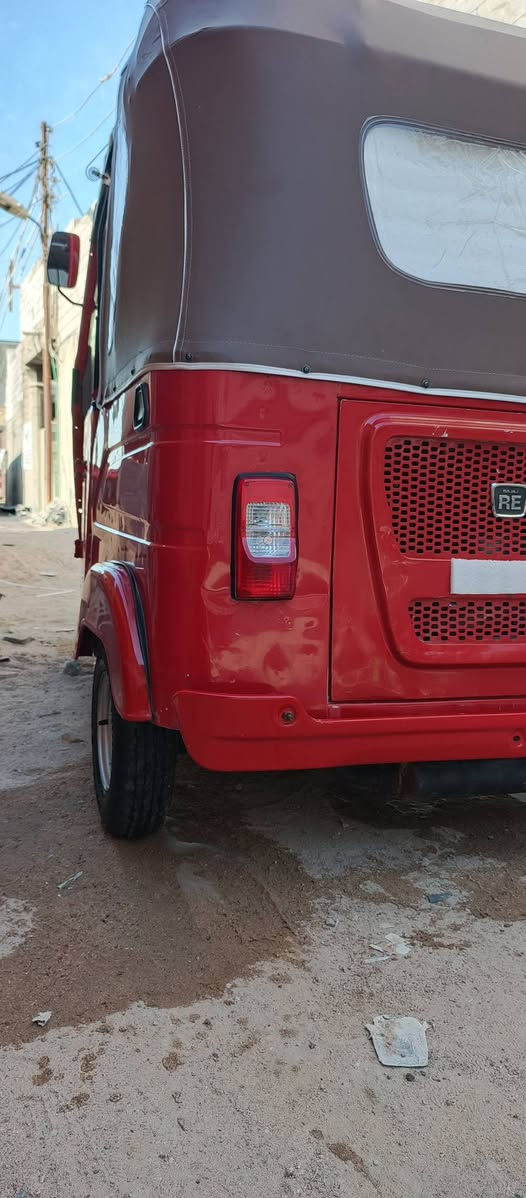 سلام عليكم تكتك للبيع رقم بصره محرك كفاله بس زنجيل وكلجات تكتك حلوه مكاني بصره ***********
