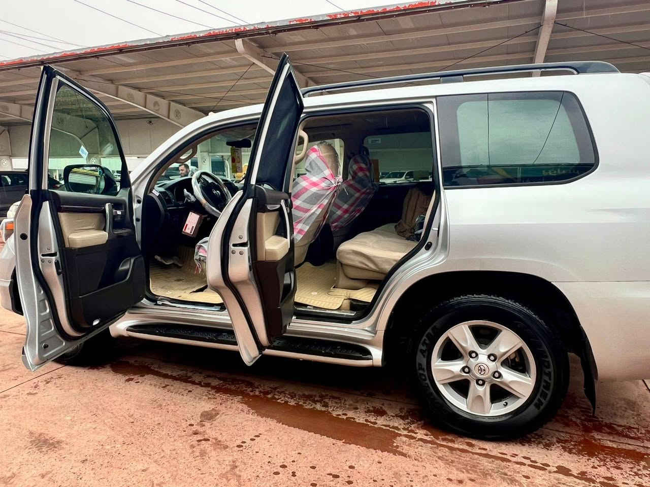 تۆیۆتا لاندکوزەر 2010 VXR v8 بێ بۆیاخ بێ سارد 
تەنها 83 هەزار کم حەقیقی ڕۆیشتوە 
تابڵی جوان ماوەتەوە مەکینە 4700 V8
قەپات مواسەفات فوول 
مەکینە و گێر بەشەرت
تەنها مەکینەی کراوەتەوەبه شى سه ره وه
سەنەوی و ڕەقەمی تازەیە

نرخ : داوای بکە لە کۆمێنت ڕاستەوخۆ بۆت دێت 🤖 

سەنەوی و ژینگەی هەمووی تازەیە 
زۆر بە جوان و خاوێنە ماوەتەوە 

بۆ زانیاری زیاتر پەیوەندی بە خاوەنی 

***********
