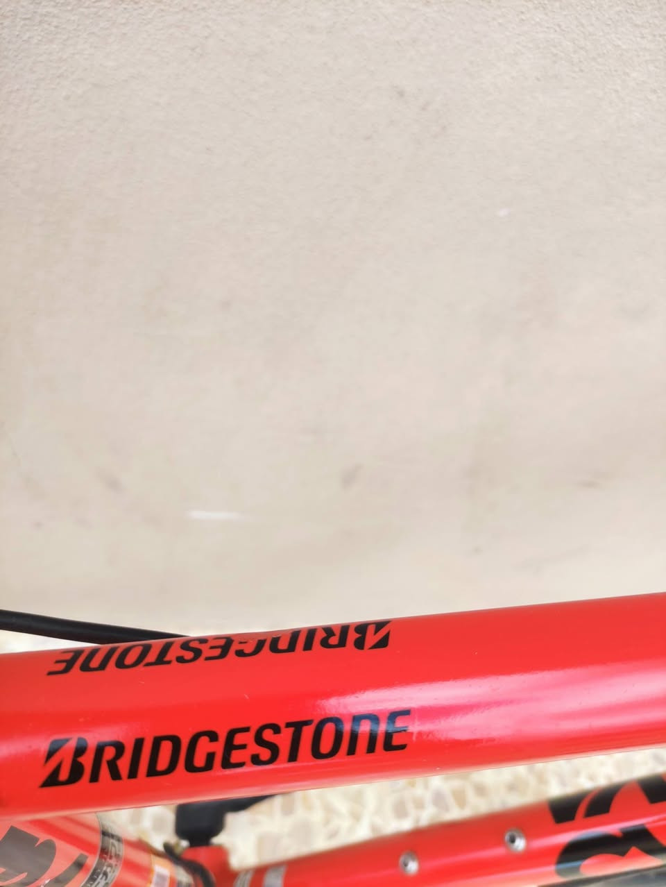 السلام عليكم 
دراجه ماركة #BRIDESTONE برجستون العالميه ماركه غنيه عن 

التعريف صنع ياباني اصلي اورجنال🇯🇵...فئة F24✈️

🇯🇵Made in Japan🇯🇵  مختوم ختم شركه اصلي

دراجه نوع ترحال حجم 28 (C700) ...فول المنيوم خفيف جدا

الدراجه حديثه لشه مضلعه وايرات دفن بلفريم CYLVA لايت 

لون أحمر غامق لامع مميز ... ختم واحد ليبل واحد برجستون

سستم شيمانو كامل سيت آلتوس #SHIMANO_ALTUS

بدالات السرعه 8X3 سحب دفع #شاسه حديث سلس جدا 

بريكات سستم تيكترو شيمانو ...ستيرن رياضي نفخ مختوم

وياله طبقتين ماركة JACO مصممه لتحمل الاوزان الثقيله الطسات

تايرات كتان اصليه نقشه ناعمه فول سلاسه مختومه برجستون

سرج طبي اصلي مختوم برجستون CYLVA ستاند وسطي اصلي

هارلي....كامبليونات وياله سلايت 

🔴الدراجه قطعه مال حاويه غير مستخدمه داخل العراق
     ما بيها برغي مبدل على وضع الشركه ليبل واحد ختم واحد
     حتى التايرات والسرج  مختومات برجستون 
      ما بيها اي نقص كامله وجاهزه

المكان موصل الجانب الايسر ...السعر 225 الف (ثابت _ نهايتة) 

يوجد توصيل بغداد 

رقمي للتواصل ***********
