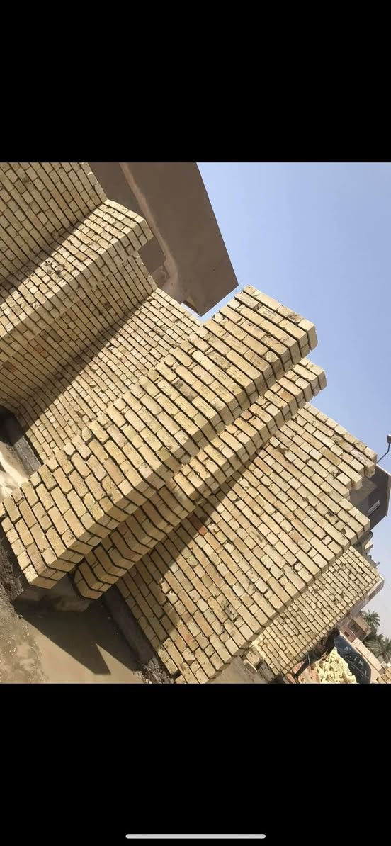 السلام عليكم خلفات بناء2 
شغلنة شغل درجه اولى اي مكان في بغداد اشتغل على الدبل  اوقطعي كادري كامل اني وعمالي وسكلتي وسيارتي يعني ما انتعب ابو البيت اهم شي عدنة رضة الله ثم رضة الزبون  سعار مناسبه***********متواجد وتساب خلفات ٢
