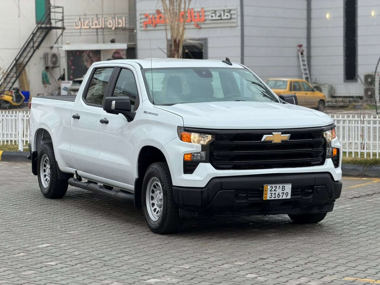 2024 CHEVROLET SILVERADO 2.7L 4
***********

للبيع 

شوفرليت وارد امريكي موديل 2024

حادث جاملغ امامي ايسر وباب السائق 
يعني صبغ قطعتين مع بارد قليل جاملغ خلفي

شواصي لغود مكفولة بجم كبس بلادي على وضع الشركة
راديترات تبريد وماء بلاد

سعر مناسب 255 ورقة وبي مجال للشراي

بصمة تشغيل تشغيل عن بعد

حجم محرك 2700 تون تيربو ✈️✈️

شاشة وكامرة دوارة 

قطعتين تبريد 

باب طويل المرغوب

غطاء بلادي خلفي على البدي

رادار امامي تحديد مسار توقف ذاتي

سيارة جديدة ماشية 27 الف

رقم اربيل بااسمي الدولي الجديد 

مكان السيارة بغداد الكرخ قرب شارع مطار بغداد الدولي 

***********
