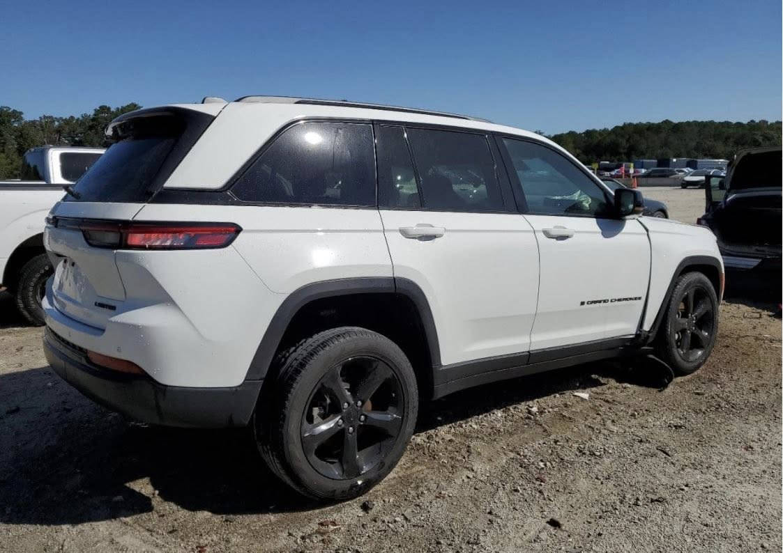 السلام عليكم للبيع جيب كراند شيروكي خمسة راكب موديل 2025 لمتدد بانوراما داخل جلد شغالة السيارة واصل منفذ طريبيل بأسمي بدون تصليح موعد الوصل 2026/3/10
للاستفسار
 *********** 
                  *********** 
السعر 240
