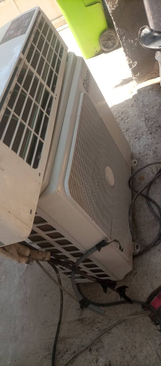 سبلت طن ونص جبسون نظيف اخو الجديد يعمل بصوره جيده كامل كل شيء ما بيه رقم الهاتف *********** السعر 250الف
