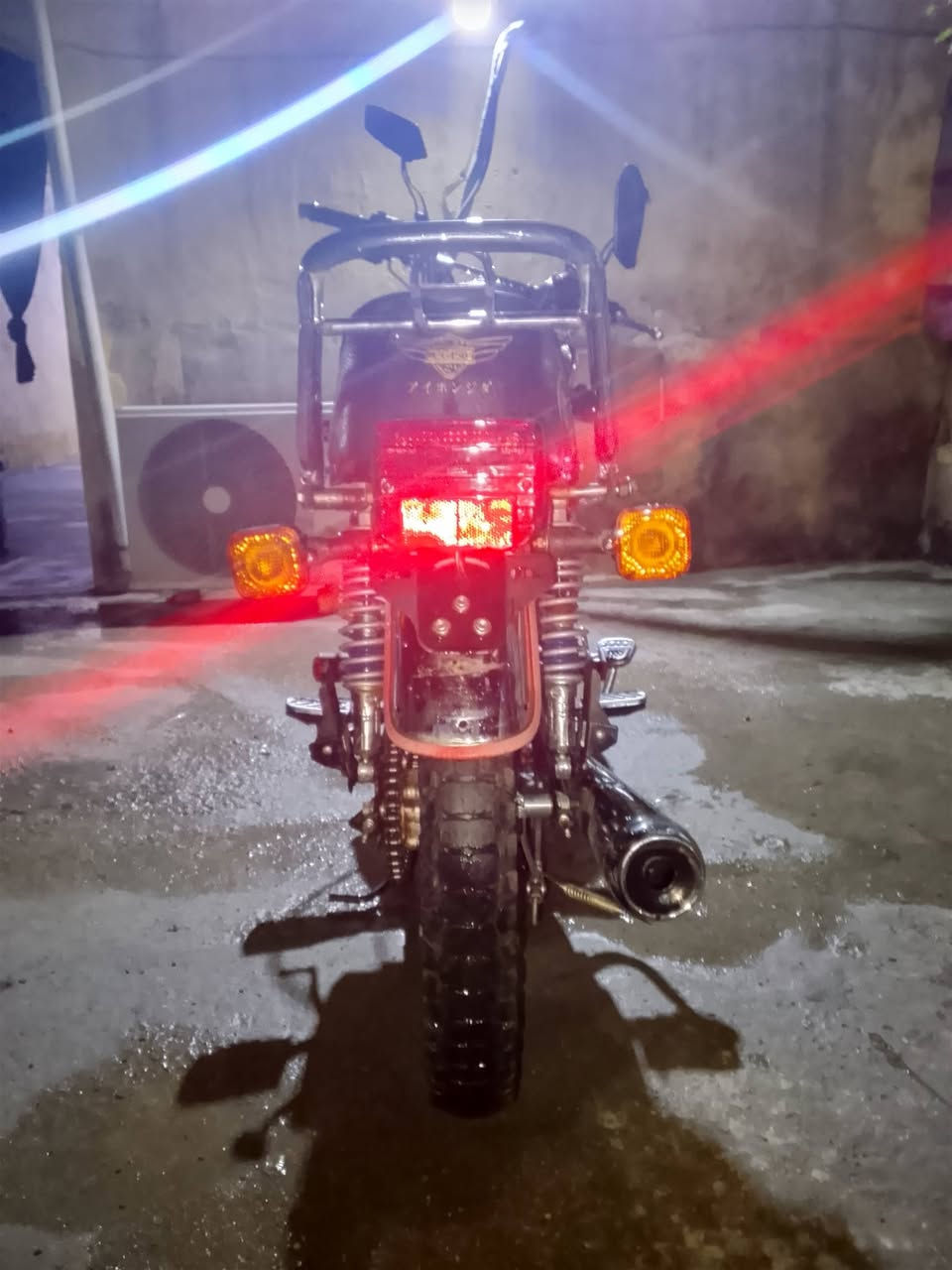 ا
سلام عليكم شباب ايراني خمسه كير موديل 25دراجه تجفيت جديد 
دراجه خير من الله ما نقصهه برغي السعر 650 بيهه مجال قليل *********** مكان بغداد
