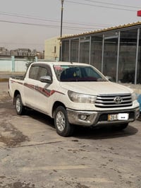 هايلوكس 2025 للبيع  استخدام شخصي جديدة ومكفوله  ماشيه 27 الف  مدوشم ار...