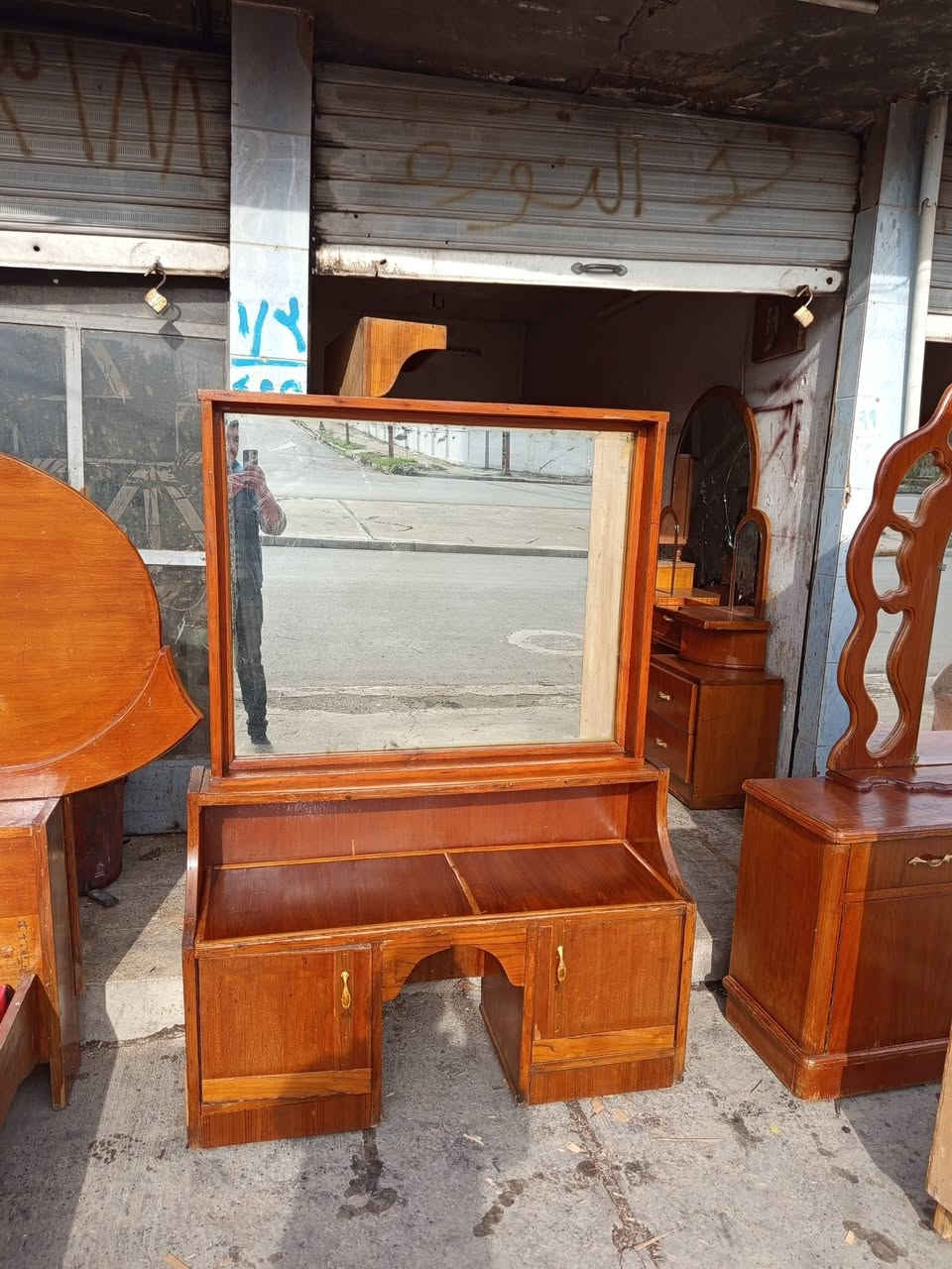 غرفه بدون قنصور نظيفه حيل شغل ثقيل حيل
سعرها ١٢٥ الف
رفاعي يم طرشي الشفاء ***********
