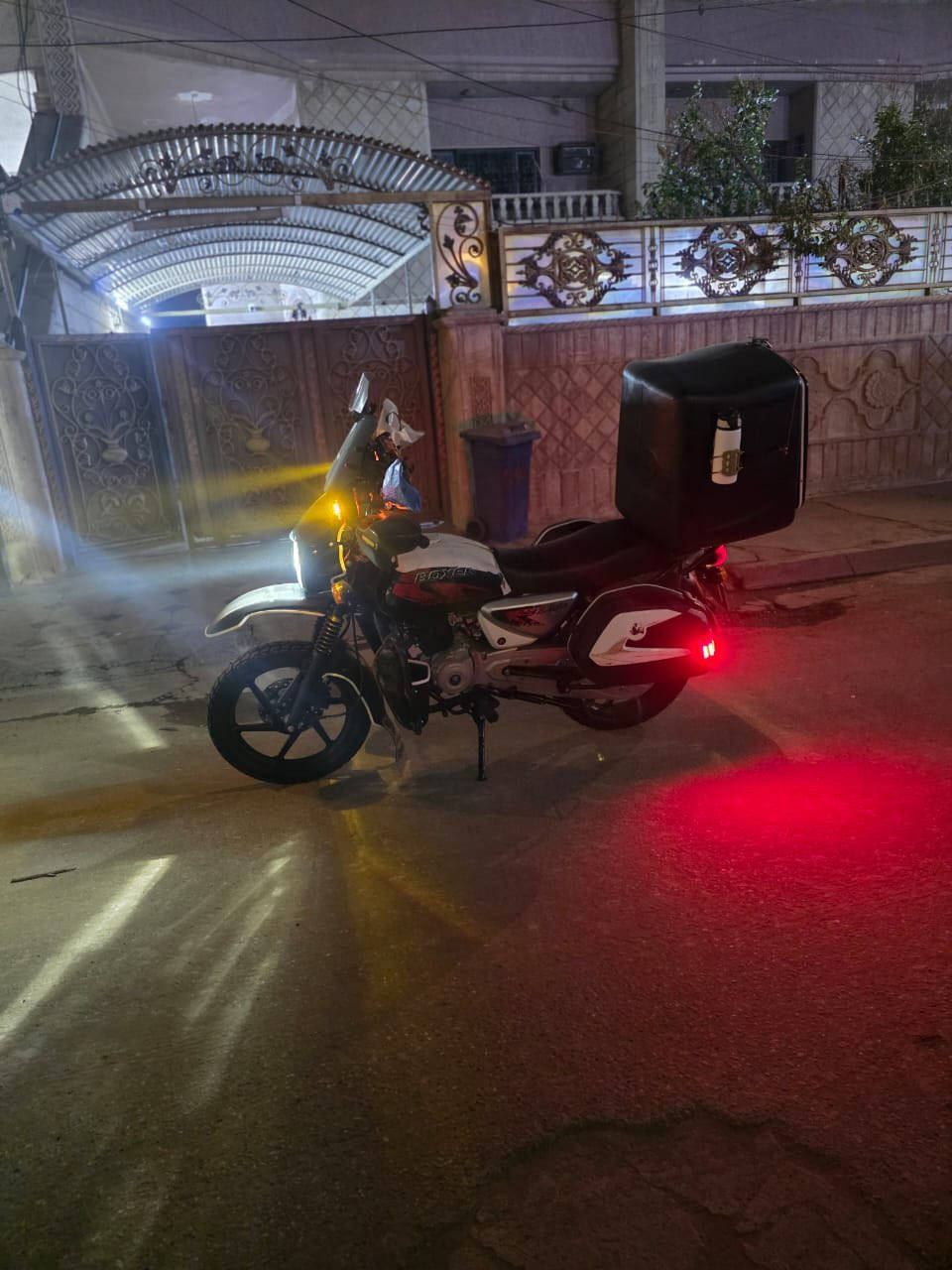 سلام عليكم 
بوكسر 2023 نازله بل 25 صار 7 اشهر نازله مرقم بغداد دراجه بعده جديده مكفوله كفاله عامه  دراجه كلش حلوه ونضيفه تجي وتشوف كل نقص مابيه  ابيع هيه وغراضه بيه اهواي غراض مكاني بغداد البلديات  *********** السعر خاص او اتصال
