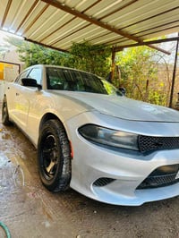 سياره چارجر ١٨ بوليسي هيمي 5700 عوزه ترتيب بل كشر فقط حداديه تخم تاير ...