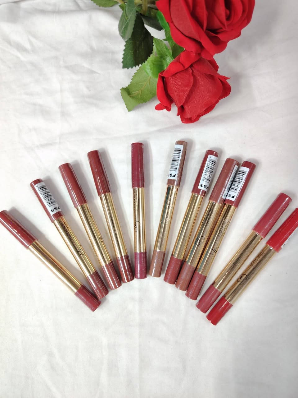 اقلام حمره كريمي الوان شتائيه 
سعر القطعه 2 فقط
سارعوا بالحجز دايركت او واتساب ***********
