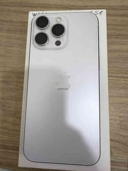 السلام عليكم ايفون 15 برو ماكس ابيض ضمان ماستر ذاكرة 256 مابي لا شخط ولا زلغ ومداخل صيانه الجهاز بطارية 100 نظافة 100 
مكاني بغداد كرادة ***********
