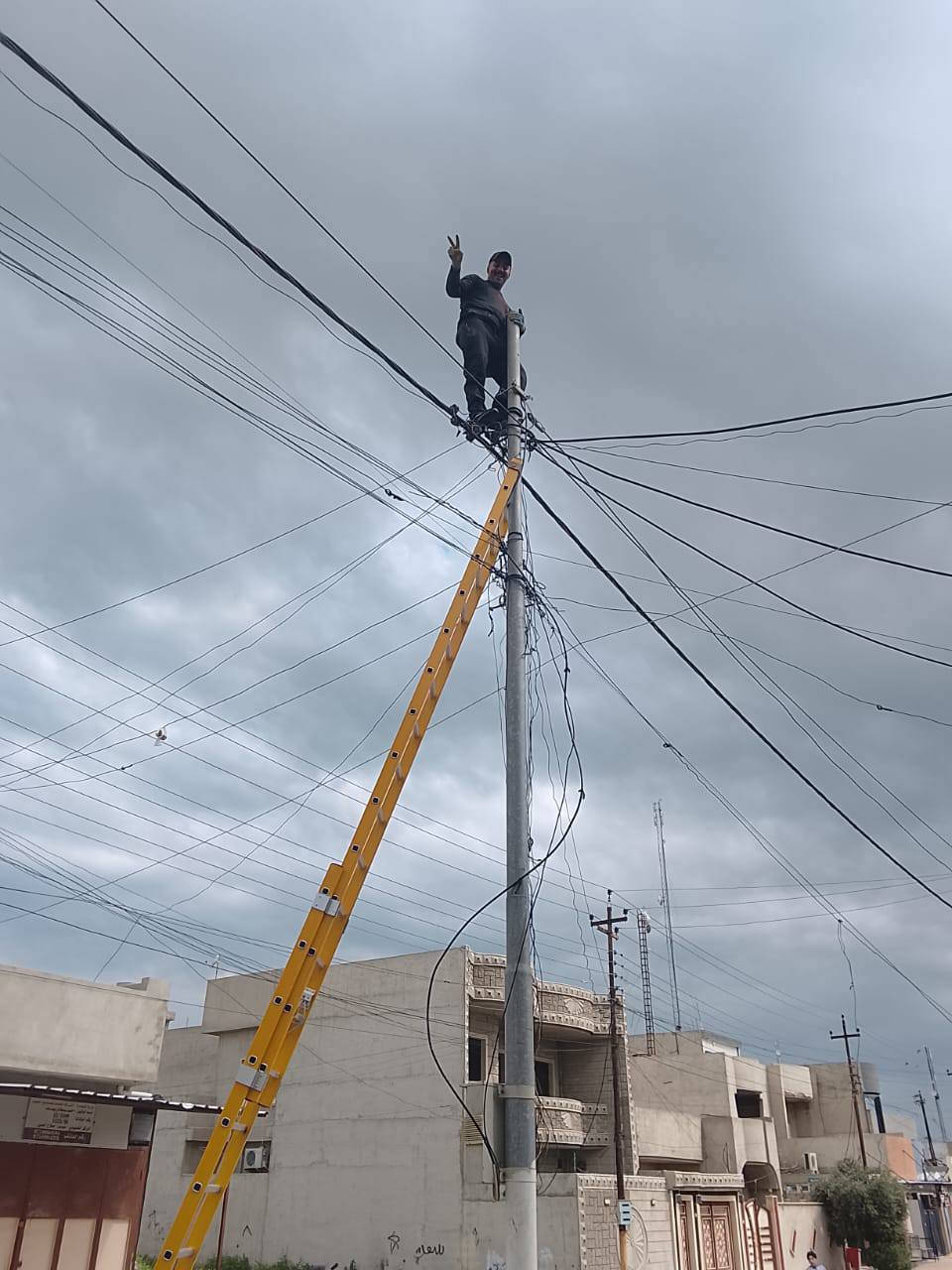 كهربائيين لتسليك الكيبلات في الموصل و سهل نينوى وتحويل مواقع في داخل الموصلل
وتحويل الوايرات م̷ـــِْن عواميد الانارة                للاستفسار على هذا الرقم
***********🔥***********#
