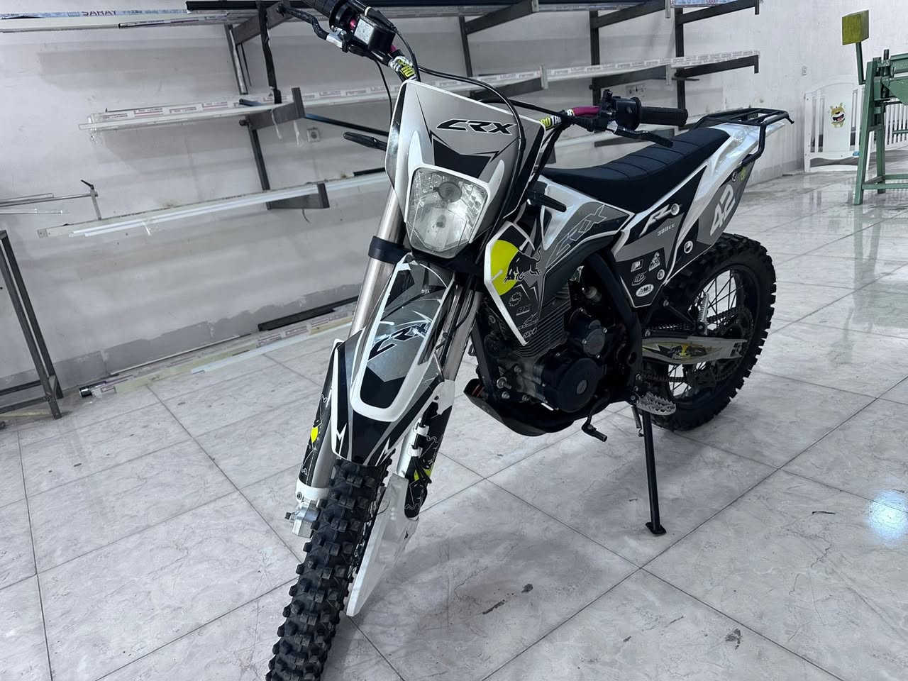 سلام عليكم ماطور crx للبيع موديل 2025 مكينه 300كبس برغي مامفتوح كل جسمه ع بلاد بس كيج مايشتغل لايت زينون سعر 850$ بي مجال قليل لطيبين مكاني كركوك للستفسار *********** او***********
