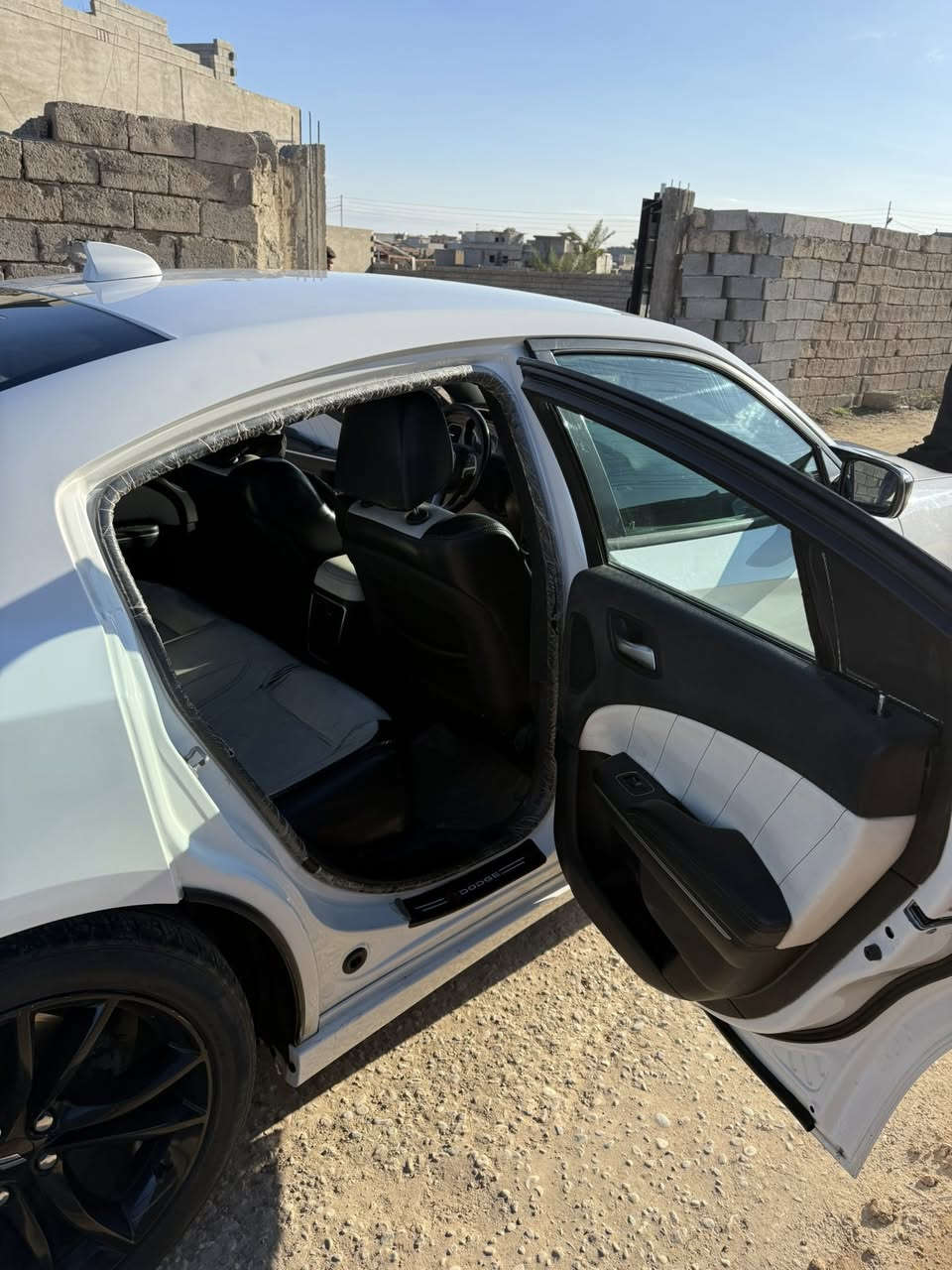 (السلام عليكم)
جارجر (2016) للبيع او مراوس حسب القناعه 
(6) سلندر (3600) 
حادثها جاملغ وقبق صندوك ونص الباب الأمامي صبغ وجاملغ امامي مبدل بلادي ابيض بدون شواصي بدون لغود 
كير محرك اكسل كفاله 
تبريد تدفئة خير من الله 
شاشة جبيرة تحكمات ستيرن 
رقم بغداد دولي تحويل مباشر 
كشانه حضن فول عدا الفتحة 
إلون ابيض 

السياره ماشيه 150 وقابل للزياده 

للاستفسار (***********)
عنوان السياره (صلاح الدين)
