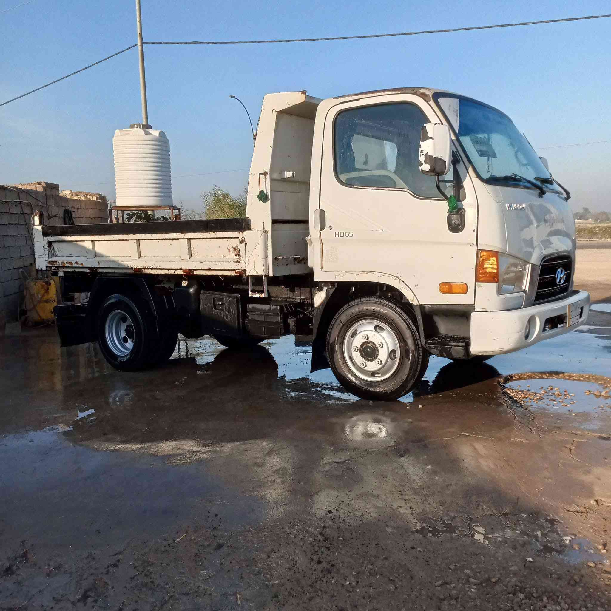 كنتر هونداي قلاب للبيع موديل 2014...سنويه 2029بسمي رقم دولي مداور ثاني يوم تخم تاير تبريد شغل..... لاستفسار عل رقم....***********
