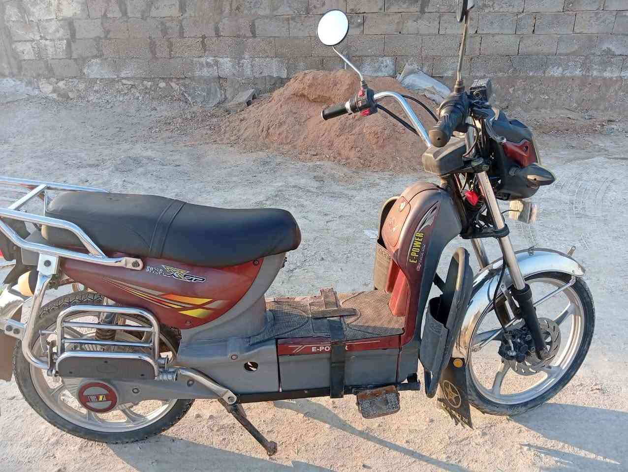 #دراجه_للبيع
🛑نظيف جدا 
🛑 السعر...300 الف
🛑شغال مابي نقص
🛑 بطاريات فوووول 
🛑 العنوان... الرمادي 
🛑هاتف ....***********
