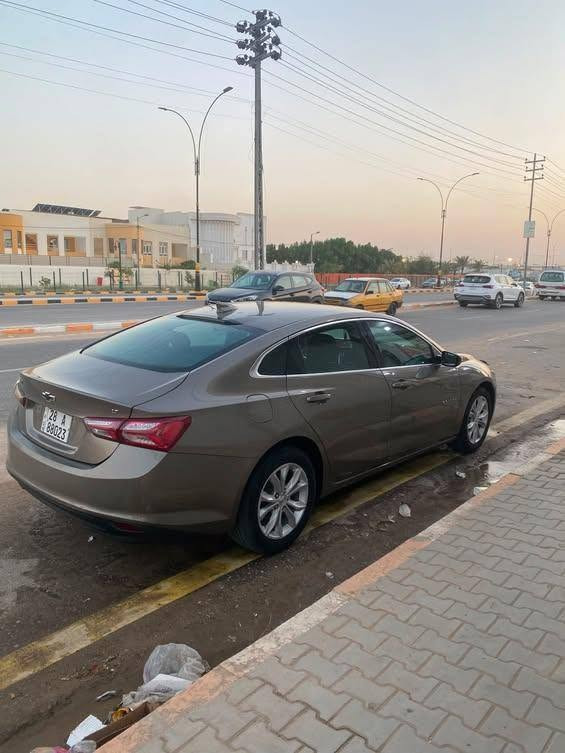 سلام عليكم شوفرليت ماليبو موديل 2020 وارد امريكي السونار موجود بل منشور السياره بيها قطعتين فقط السيارات فئت LT سياره عليها منضومه تبريد جديده وحداديه جديده وكهربائيات كلها على البلاد السياره ما ملعوب بيها السياره خير من الله وجديده ماشيه 140 الف 
مواصفات ماليبو معروفه شاشه تحكمات ستيرن تشغيل عن بعد قطعتين تبريد مثبت سرعه وبعد بيها مواصفات المكينه 1500 تيربو السياره رقمها نجف بسمي مداور ثاني يوم 
ومكان السياره النجف ملحق قريه الغدير السعر 108 وبيها مجال لشراي الاستفسار أكثر اتصل على رقم *********** بدون مراوس
