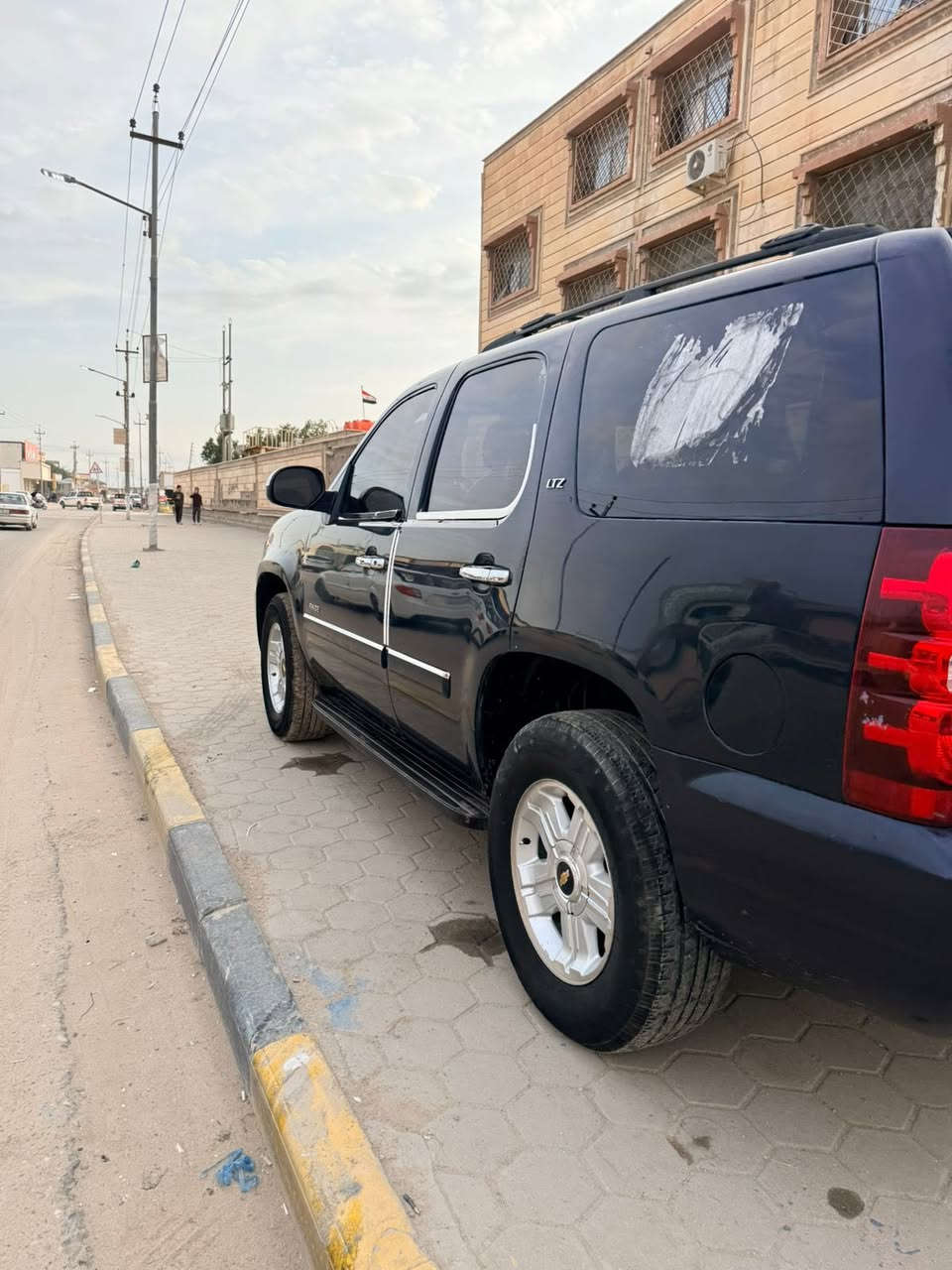 السلام عليكم تاهو 2008 فول موصفات خليجي سياره معلايه 2014 رقم بغداد  سياره مكينه وكير كارتون تبريد ثلج حداديه جديده تخم تاير جديد سياره كفاله من ضربه فقط بيها مكانات صبغ بيهه بنيد صبغ سياره LTZ
السعر 135 وبيها مجال 
العنوان البصره سفوان 
الرقم ***********
