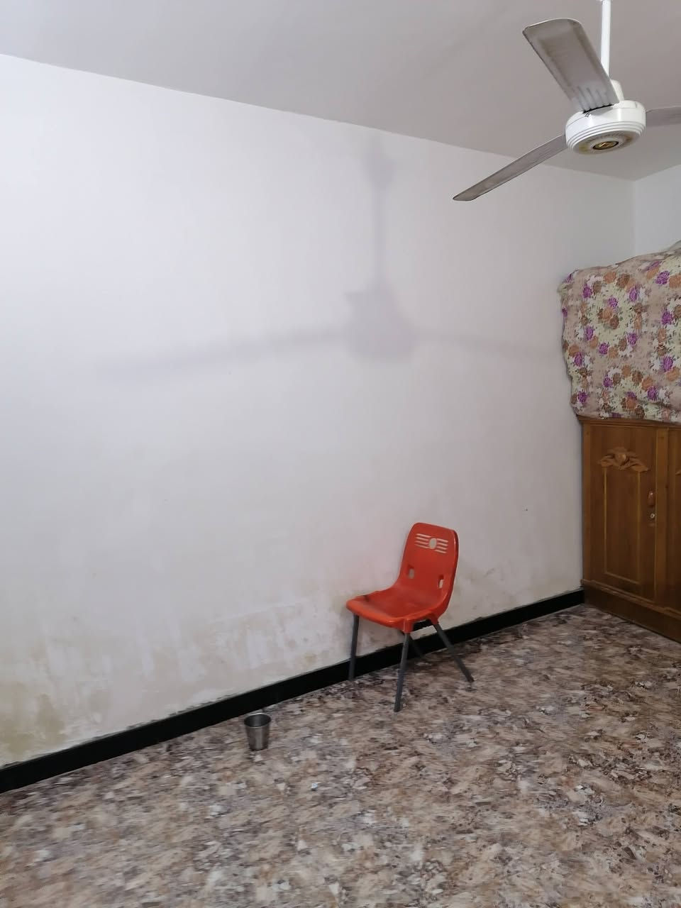 دار ١٠٠ متر طابو صرف
واجه ٥ ونزال ٢٠
البناء طابوق عكادة
طابقين
الطابق الأرضي 
غرفة نوم
مطبخ
صاله
صحيات
منور
طارمه كبيره 
نقص استقبال مابيه
الطابق الثاني
صاله
غرفة نوم
عالي عن الشارع وخدمات كامله تبليط رصيف ماء مجاري كهرباء
السعر ٦٥ مع مجال قليل
الموقع الديوانية حي الصدر الرابع قرب حسنية ابو طالب
للاستفسار أكثر مراجعة مكتب التوكل للعقار الكائن في حي العسكري شارع ٣٠ او الاتصال والمراسلة على الواتساب على الرقم *********** 
السعر ٦٥ مع مجال
