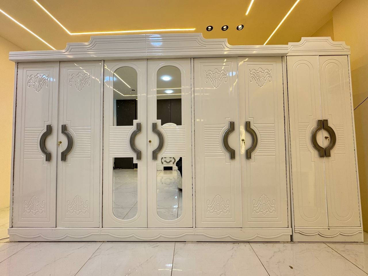 السعر // مليون فقط 😍

🔅تفاصيل الغرفة المرمري  ....

 خارج ٤ملم ام دي اف 🔺
وداخل معاكس ٣ملم 
صبغ حراري  درجة اولى 

عدد القطع  ٧ قطع 😍
🔺1 //جرباية  قياس  ١٦٠ × ٢٠٠ 
🔺//ميز جانبي ايسر قياس ٥٠
🔺2// وميز  جانبي  قياس ٥٠
🔺3// زاوية ارتفاع مترين عرض ٨٠
🔺4// وميز بلازمه  
🔺5//وميز مراية ارتفاع مترين عرض ١٢٠
🔺6// وكنتور ٦ باب  ارتفاع مترين و١٥ طول ٣ متر و١٥

القطعه الثامنة حسب الطلب شازلون
سعرها ٥٠ الف ❤️

(توصيل مجاني مركز بغداد )
التوصيل يشمل الشد مجاني 🔥
(اطراف ٥٠)
باقي المحافضات حسب البعد
شازلون سعرها ٥٠ الف
شازلون مخزن ٧٥ الف


**إذا كنت صاحب هذا الإعلان وتريد حذفه لأي سبب، رجاءا أرسل رسالة إلى الدعم الفني**