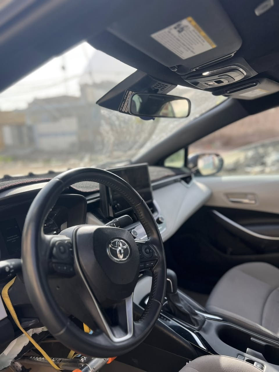 كورلا 2024 محرك 1800 se  للبيع حادثها بصور رقم ديالى *********** سعر 140 بيها مجال
