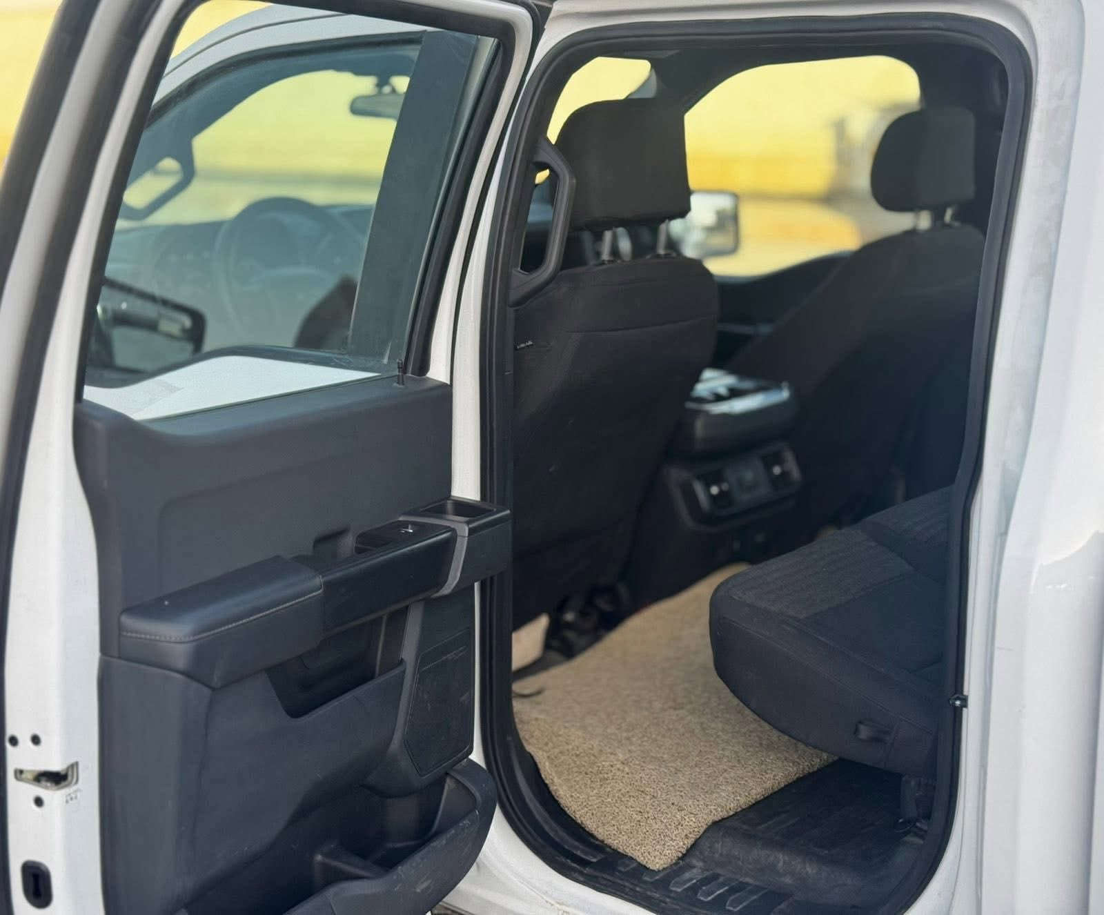 فورد f150 2022 XL
Ford f150 2022
ماشية 77 الف فقط
كير تعليك 
باب طويل بودي قصير
محرك 6 سلندر 3,3
لايت عدستين عدسات
كامرات حساسات 
كشنات مخمل
سيارة جاملخ وبنيد مبدل  باب بيه شوية صبغ
السعر  والاستفسار ع الخاص 
***********
