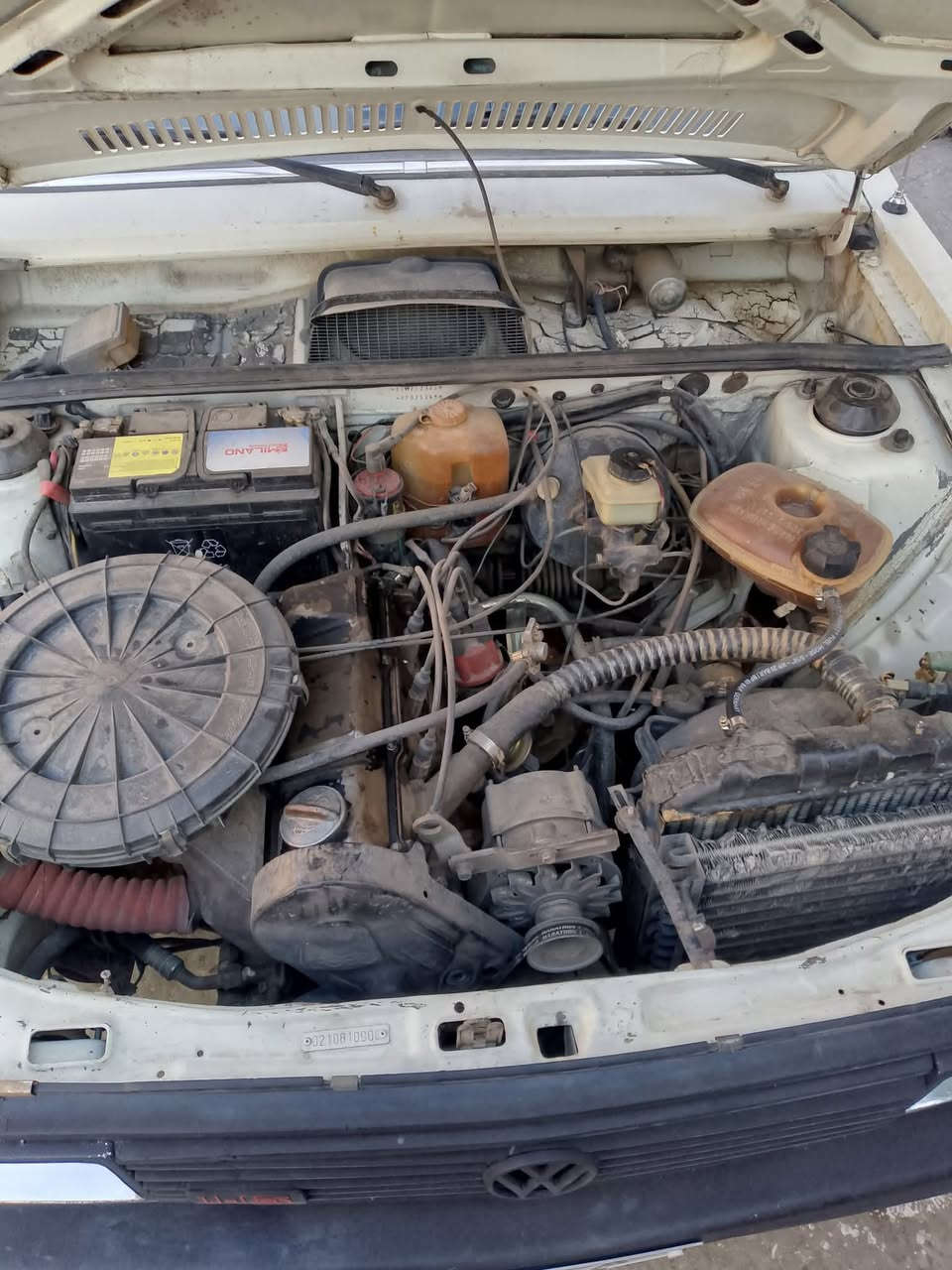 برازيلي للبيع
موديل 1987
رقم اجنبي بسمي سنويه 2030
كابون بنزين 
محرك 06 كير 4 نمر بلادي 
تبريد ثلج 🥶
تدفئه فول
السعر 33 وبيها مجال 
رقم الهاتف ***********
