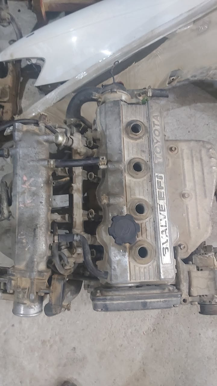 السلام عليكم 
مكينة ونجي 4 سلندر حاوية يابانية 
تفرعات كمبريسر  دينمو  ثلاجة مسطرة  ديلكو 
واسط النعمانية 
***********
