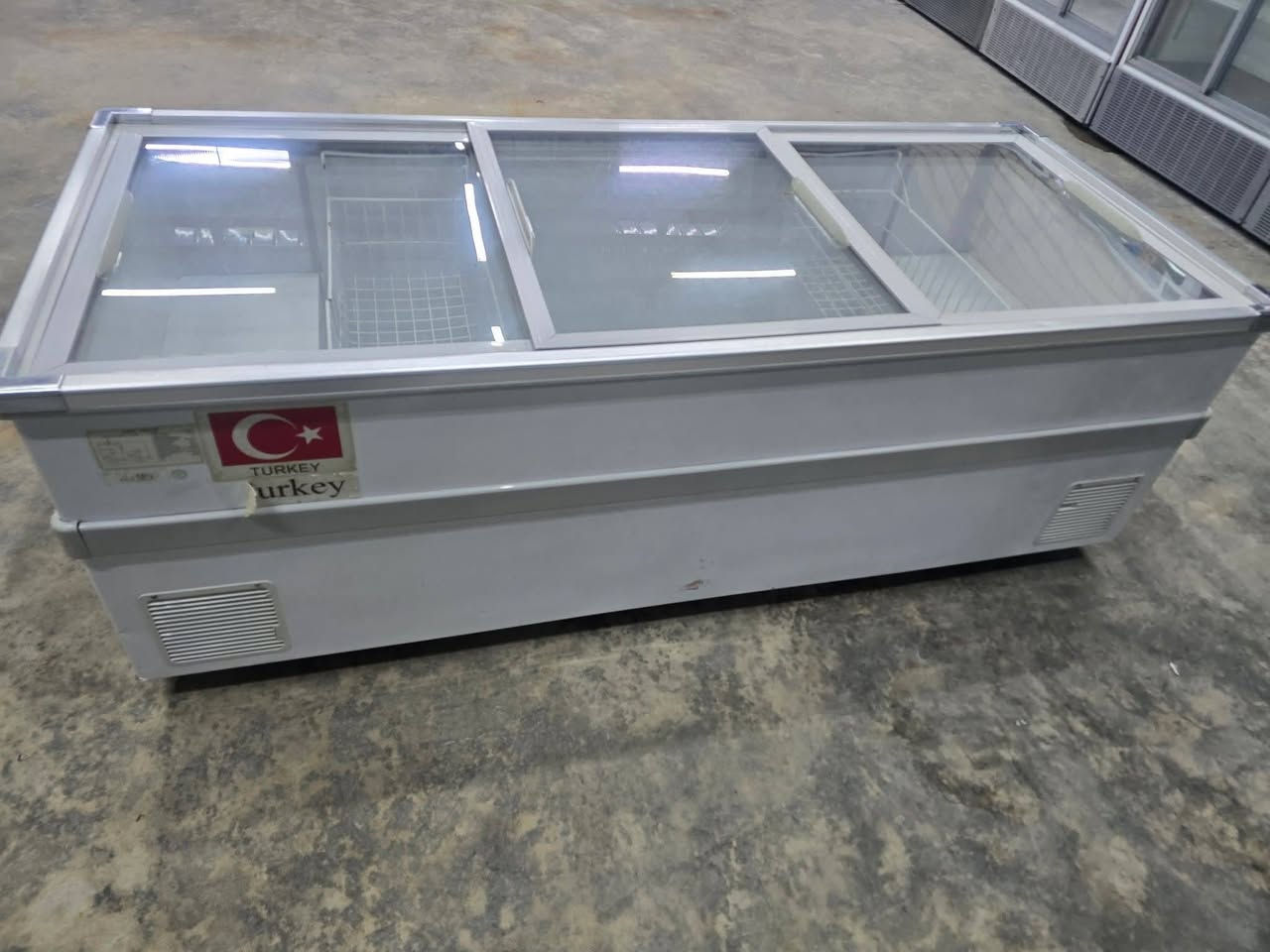 أغراض محل للبيع *********** استعمال قليل كوت
