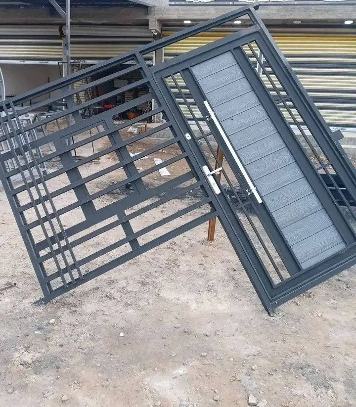 لدينا حداده متنقله 
كافه الاعمال الحداده
تصليح الابواب والشبابيك
كافه مناطق سامراء
باداره  حداده السيد بلال 
***********
