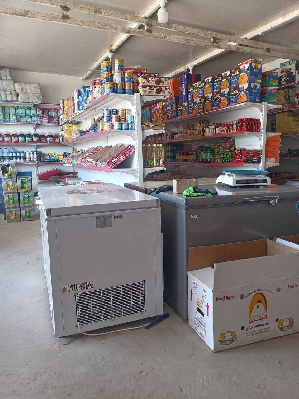أسواق للبيع الموقع طريق معمل زينب قريب جسر الشاكريه السواق تحتوي علئ برادات ٣ مجدات ٣ معا مجمده تابعه الشركه الموطه معا مبرده عداد٢ معا مولد توبلاند للاستفسار الاتصال على الرقم ***********

