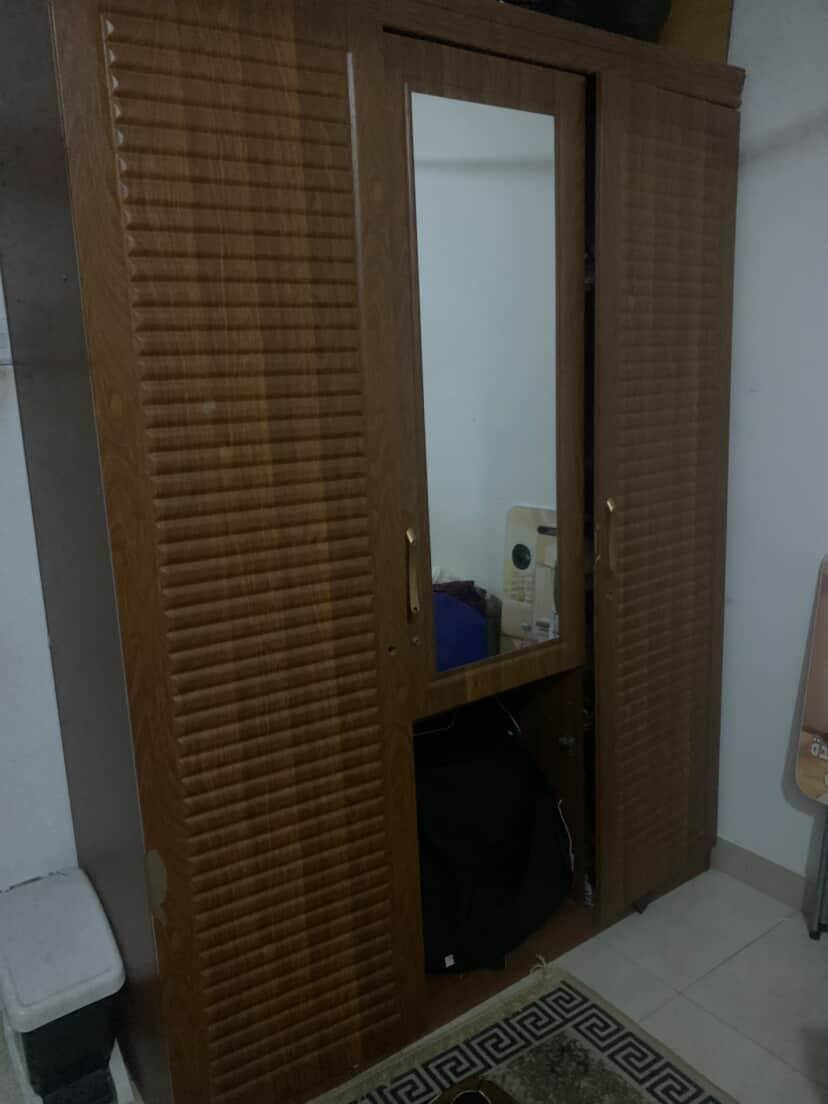 ***********
للبيع
