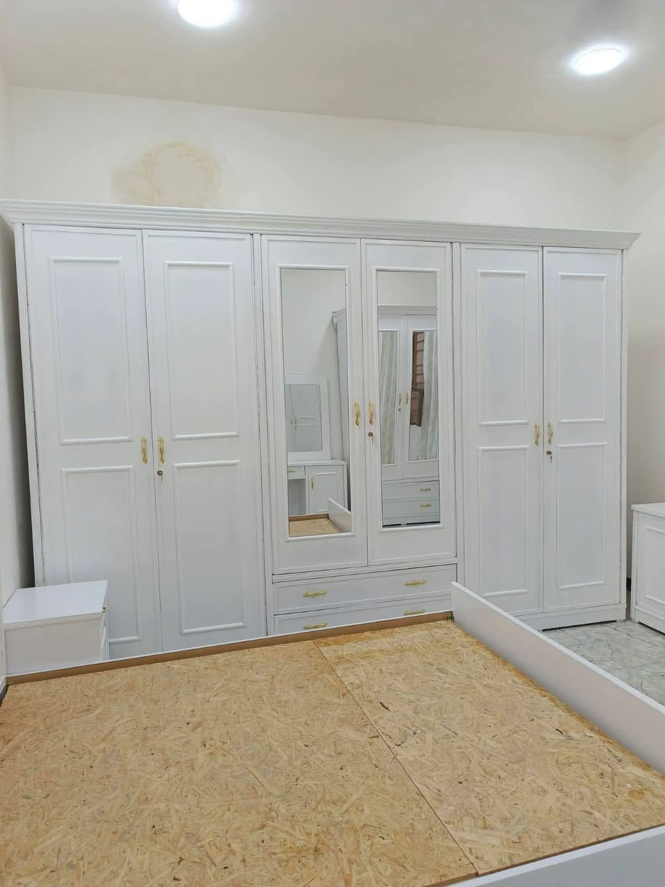 معمل ونجارة الحبوبي لعمل الغرف النوم الجديده والأبواب والجراجيب والبوفيات بجميع القياسات وبئسعار تنافسيه 
الشاخه شارع الضغط العالي ***********
