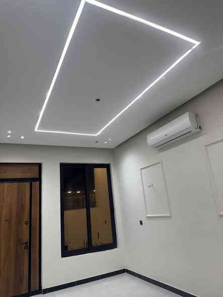 دار للبيع مساحه 100م واجهة 6 وربع نزال 16 طابقين يحتوي البيت على مطبخ استقبال هول غرفه صحيات الطابق الثاني غرفتين  نوم وصحيات بيت بناء جديد المكان البوعيثه  مجمع العدل الاول قرب جامع كامل عبود  للاستفسار ***********
