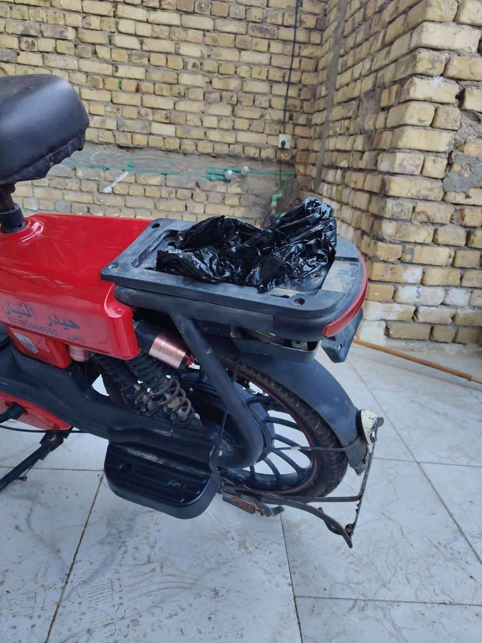 السلام عليكم 
دراجه شحن للبيع 
بيهة كم مشكله 
1 الشاحنه مالتهة عطلانه 
2قبق او الغطاء مال الدواسه الرجل مكسور كدامكم بل صوره
3الكشن الخلفي باكو مني 
4التاير الامامي يرادله تنضيف وهوة بس ما بي شي مابي بنجر يعني
 
المواصفات 
1شحن موبايل او ايشي من خلال منفذ الخاص بل ستاند
2 ستاند موبايل
3شاشه موضحه للكل شي من عطلات من سرعه من شحن
4لايت عالي ناصي 
اشاير يمنه يسرع 
هورن
 السرعه الاقصى 60 مع اربع سرع 
بريك حساس 
ملف 2000 اقوى ملف بذني الدراجات 
حجم كبير 26 
موديل 2024 دراجه متروكه حيل 
بس جديدة
للستفسار عل واتساب فقط عل رقم الاتي ***********
او علي حسابي عل ماسنجر Singapore
